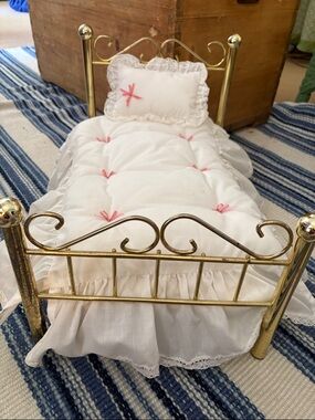 Samantha Vintage Bed with bedding.